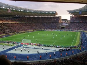 Jalkapallon MM-kisat on tavallisesti koko maailman huomion keskipisteenä. Kuva: Pixabay