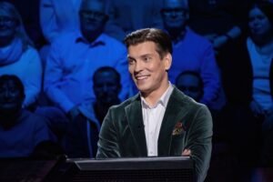 Antti Holma on Haluatko Miljonääriksi -ohjelman juontaja.