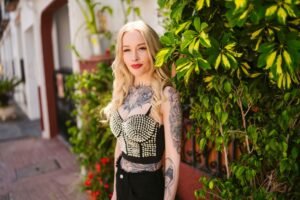 TIS-Jasmine seisomassa Espanjan kaduilla