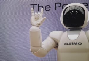 Asimo robot doing handsign, chatgpt ei pysty samaam